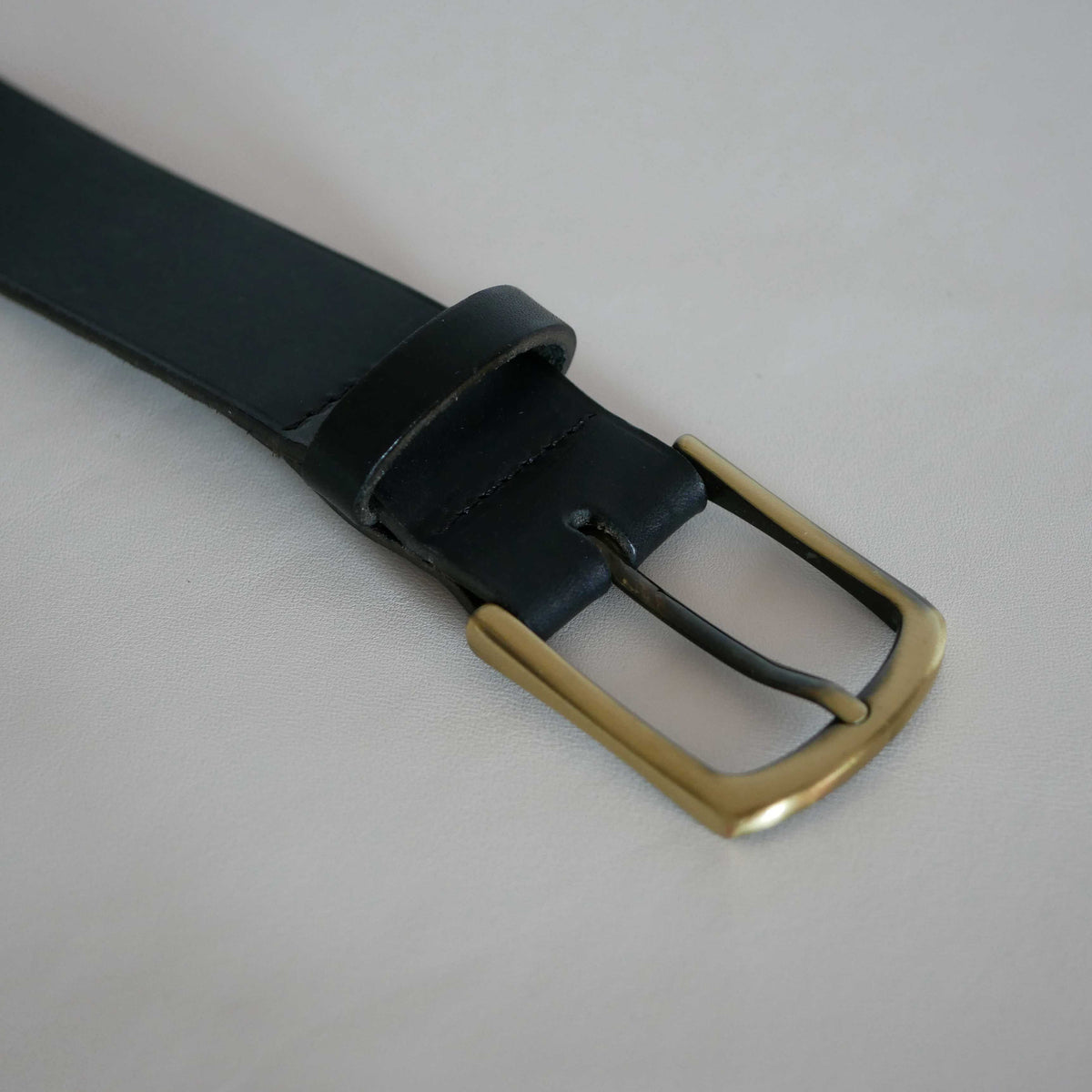 Ceinture Jean homme en cuir – Boucle dorée