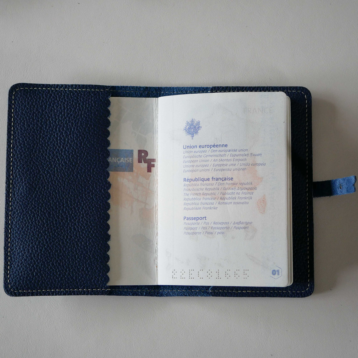 Protège-passeport en cuir personnalisable